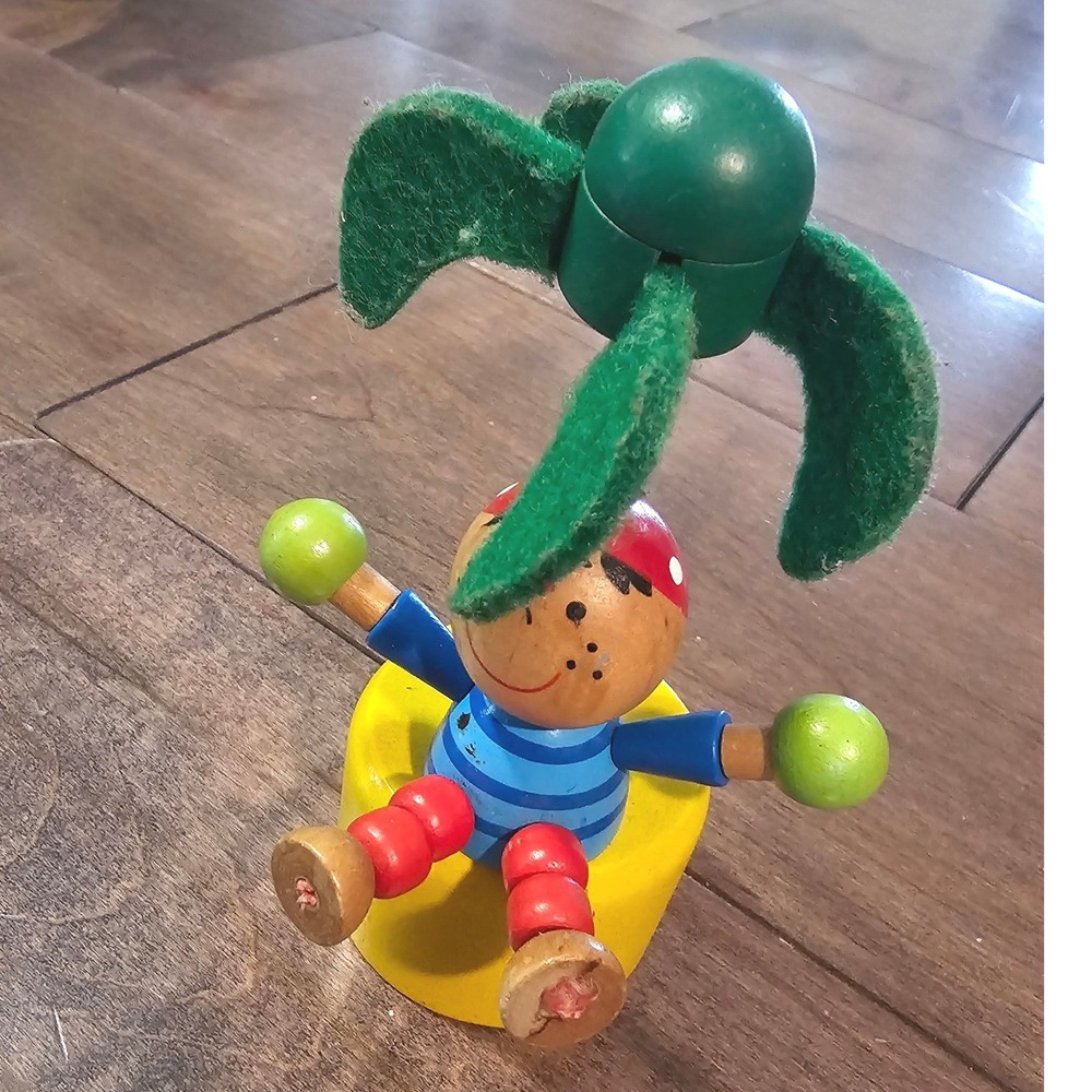 Wooden Pirate Toy With Palm Tree For Kids Playtime Fun